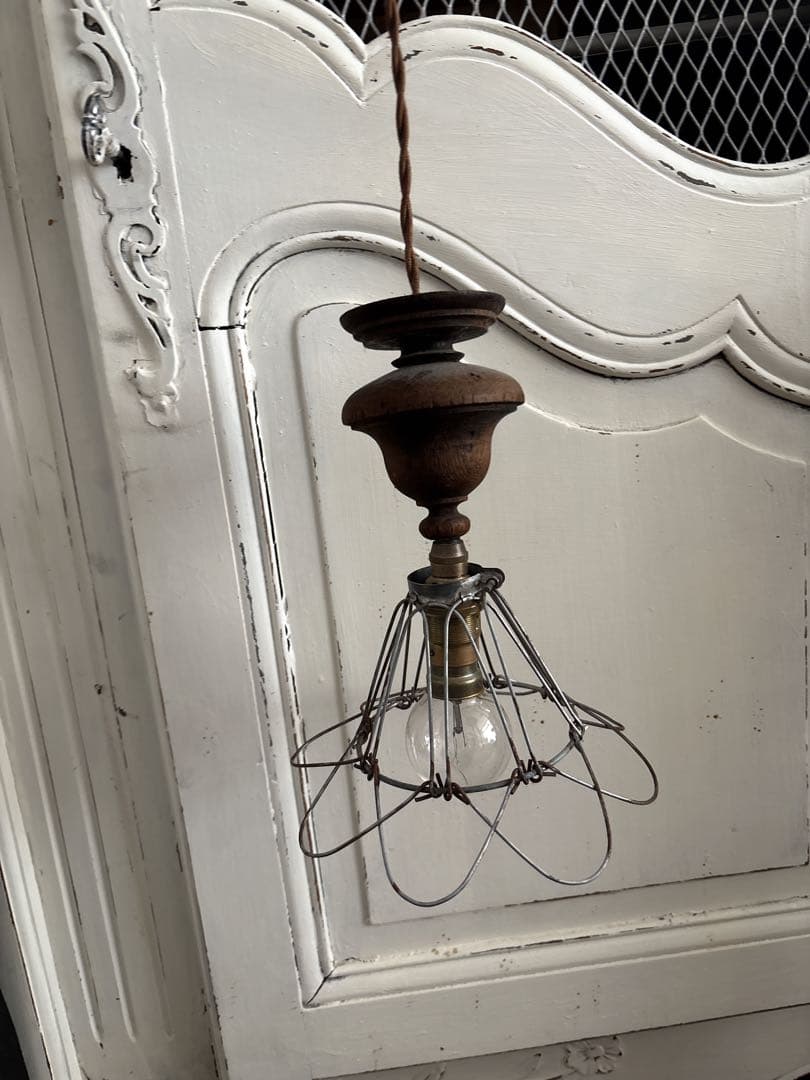 フランスアンティーク　ペンダントライト　1灯　木製　ワイヤーフラワーシェード