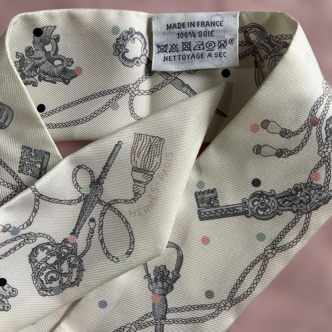 HERMES シルクスカーフ 鍵ツイリ– レクレアポア　ホワイト　美品