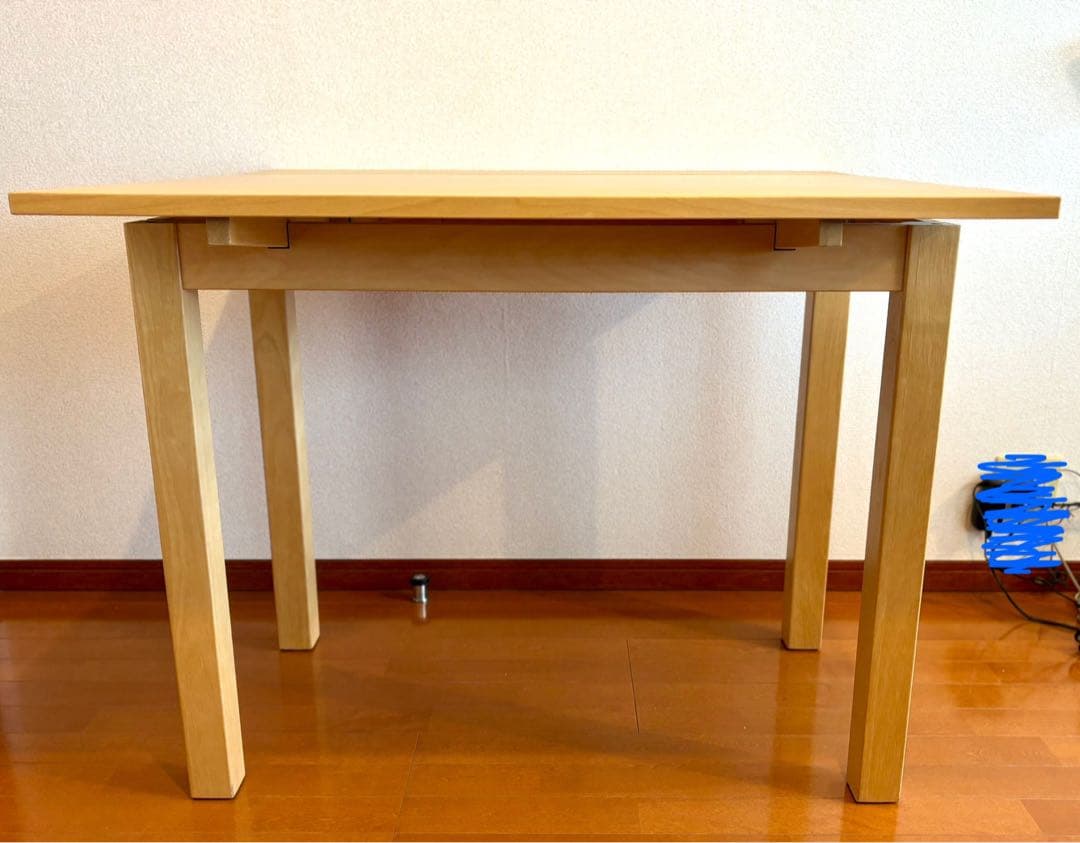美品　送料込　IKEA ダイニング　テーブル　Bjursta 伸縮式　1人　2人