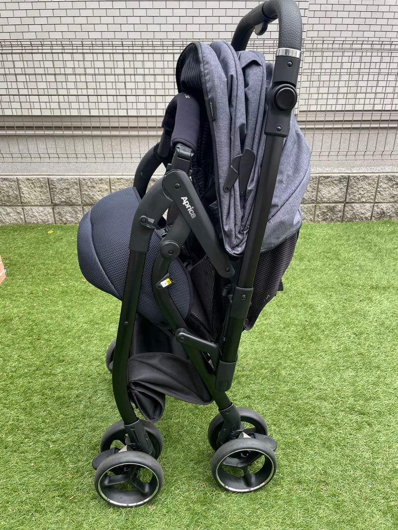 ベビーカー　アップリカ　オプティアクッショングレイス　ネイビー