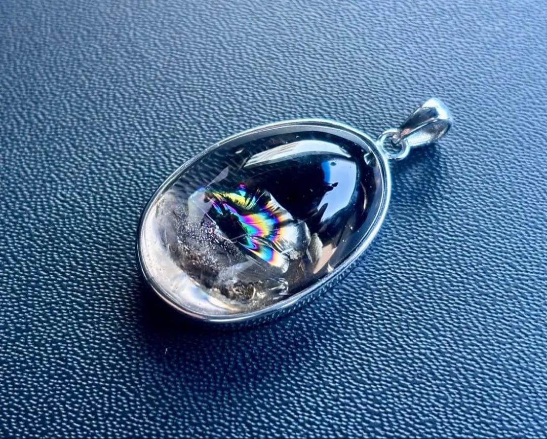 究極品質　永遠の愛を願う水晶の究極形態　虹のスモーキーマスターウラルレムリアン