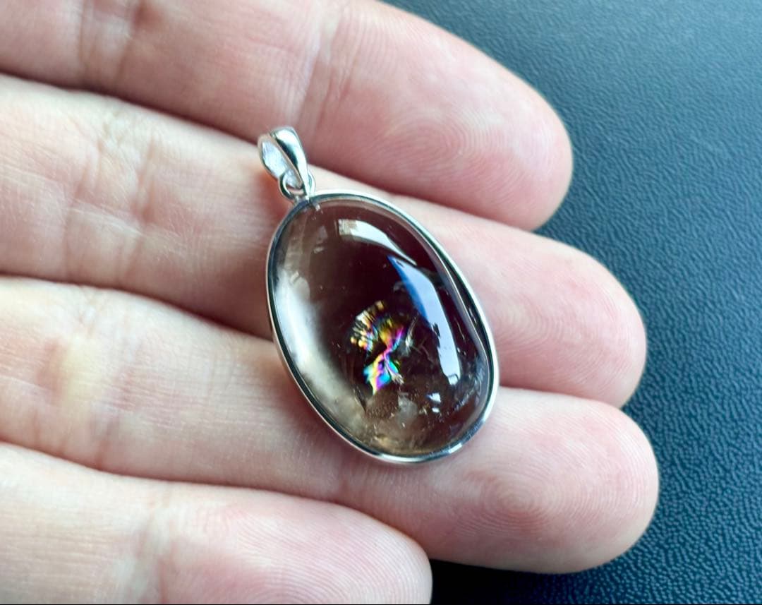 究極品質　永遠の愛を願う水晶の究極形態　虹のスモーキーマスターウラルレムリアン