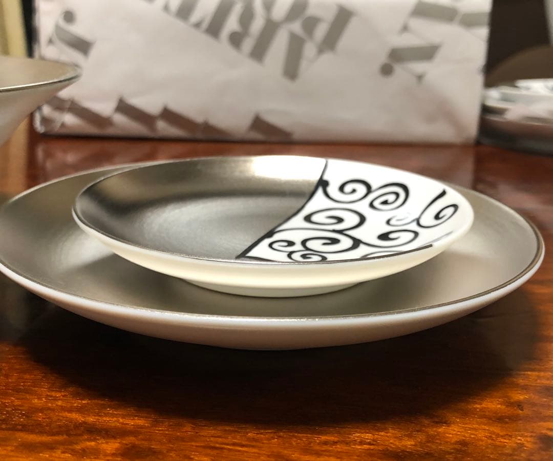 アリタポーセリンラボJAPAN プラチナ中盛皿、銘々皿「繁栄」四枚　新品