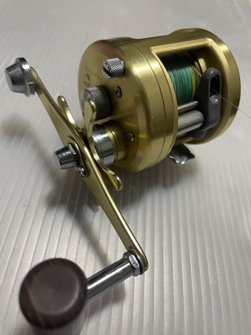 SHIMANO シマノ カルカッタ小船400（PEライン1.2号200m巻済み）