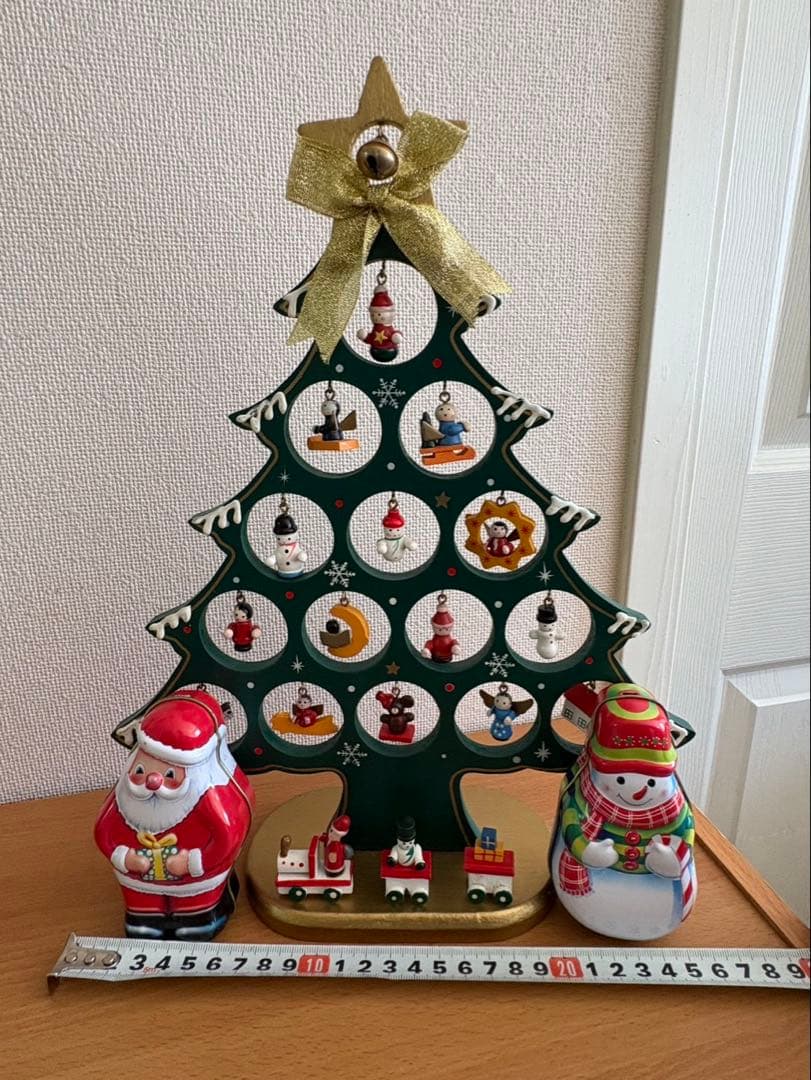 クリスマスツリー　木製　組み立て式　サンタさんとスノーマンのオーナメント付き