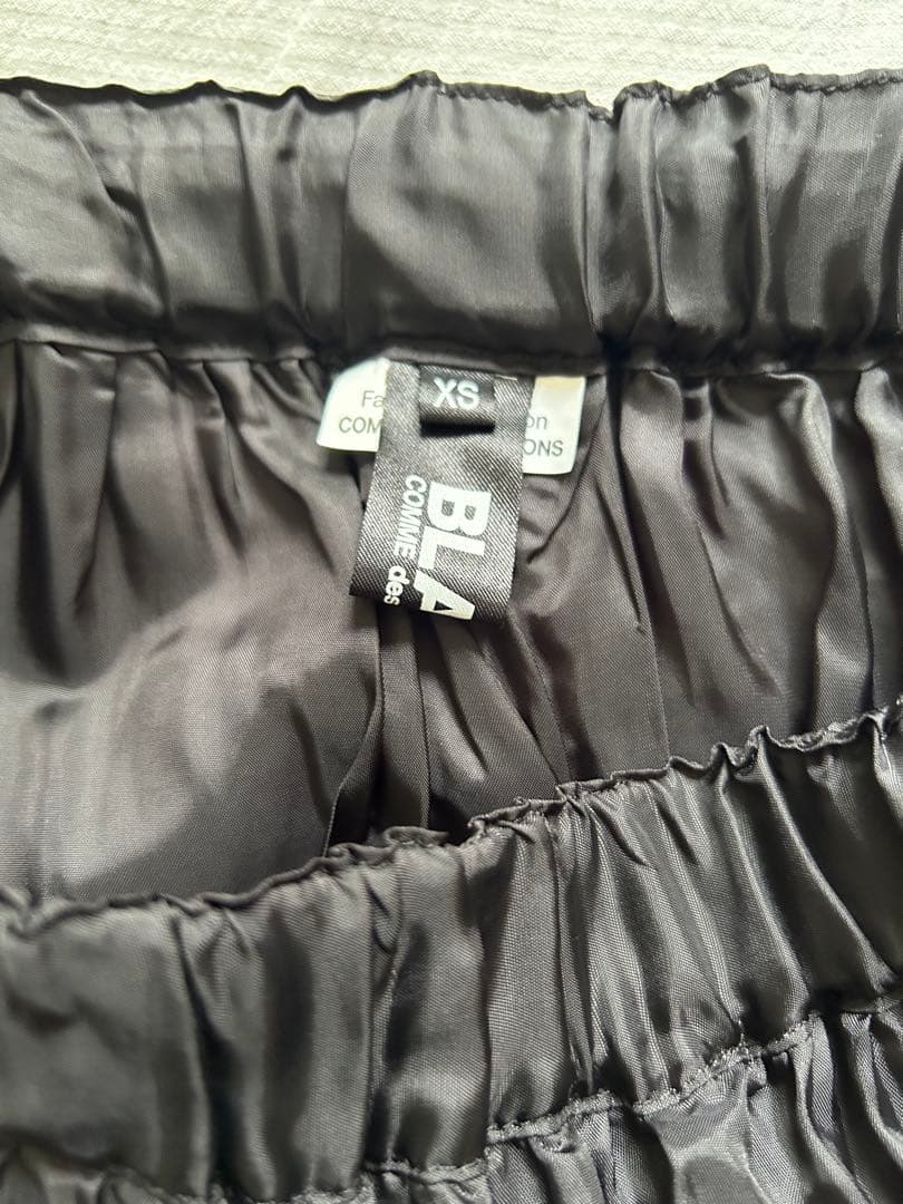 BLACK COMME des GARÇONSフリル付きブラックスカート