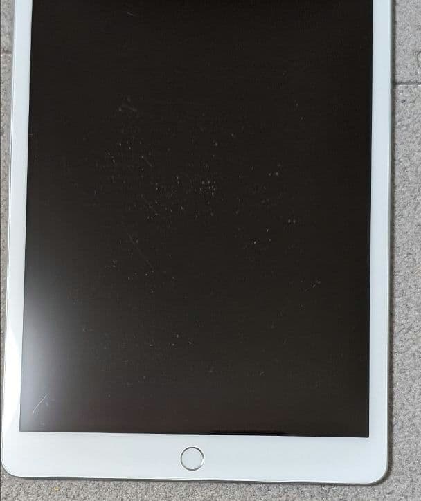 iPad第7世代 32GB シルバーSIMフリーモデル