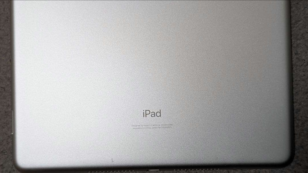 iPad第7世代 32GB シルバーSIMフリーモデル