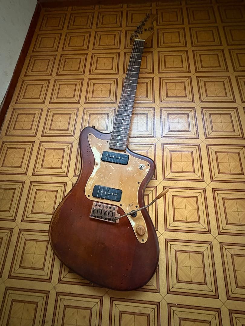 AXLGuitars AZ-820 ビザールギター