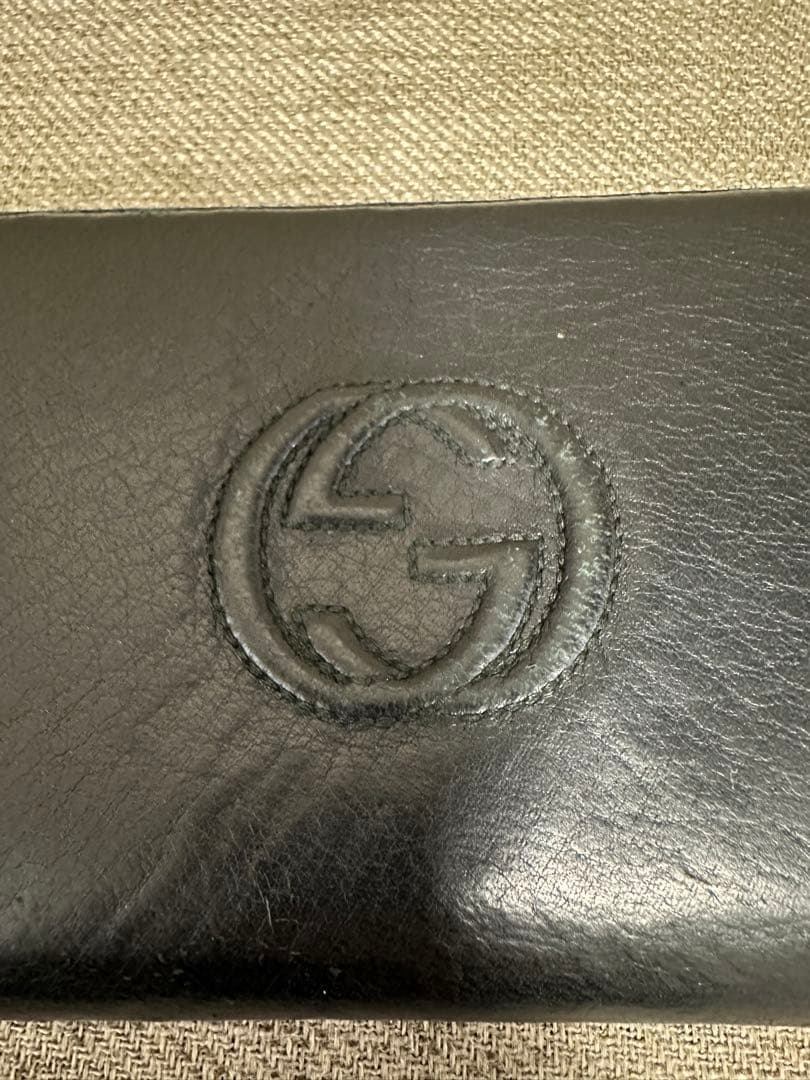 GUCCI ブラックレザー 長財布 ロゴ入り