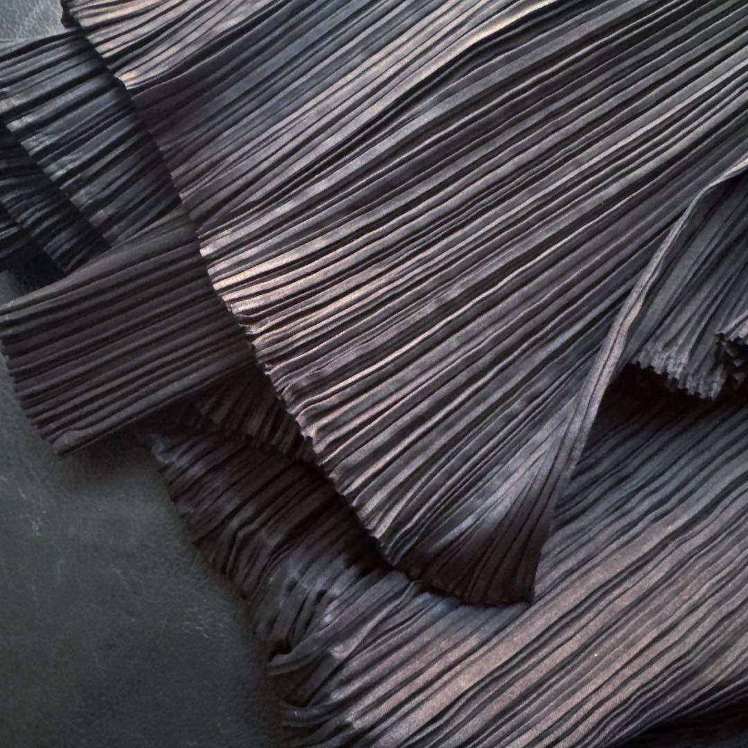 【美品】イッセイミヤケ　プリーツプリーズ　マダム　大判ショール　完売品