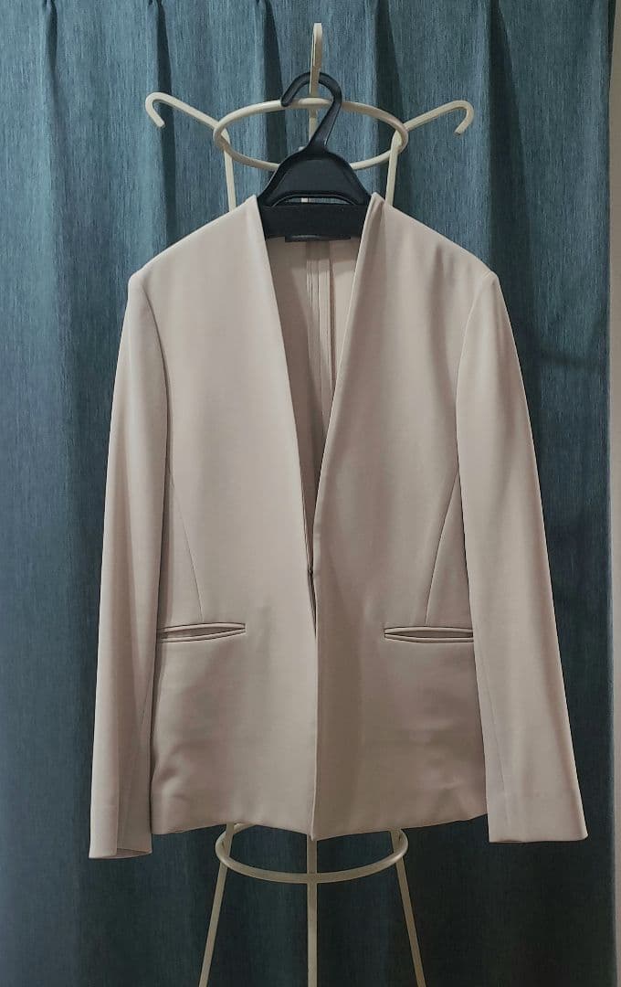 セオリーリュクス　ベージュ スーツ　38