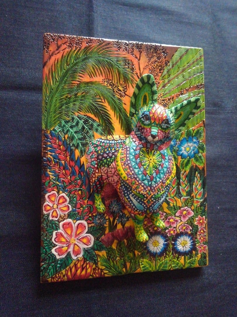 木彫りのアレブリヘ風 コーギーの3D壁掛け