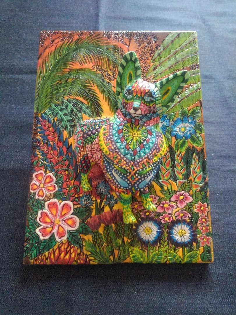 木彫りのアレブリヘ風 コーギーの3D壁掛け