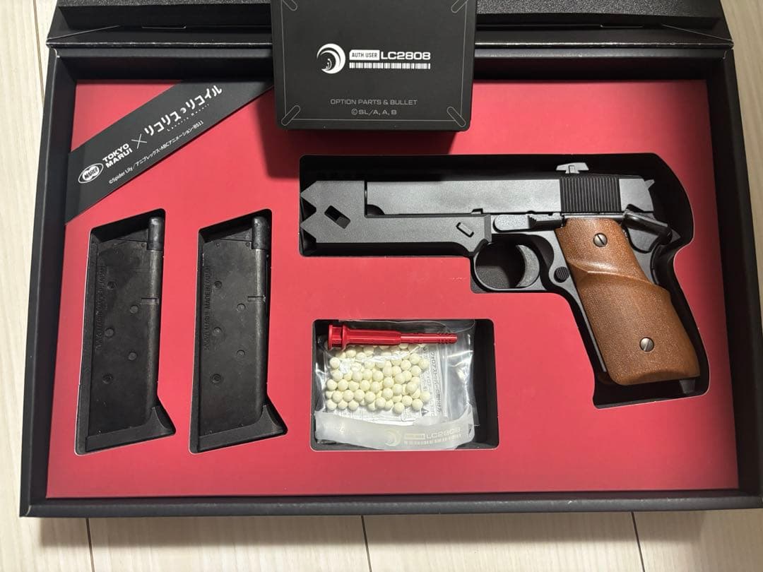 千束の銃（スペアマガジン付き）