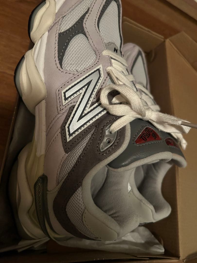 試着のみNew Balance 9060 グレー/ホワイト スニーカー