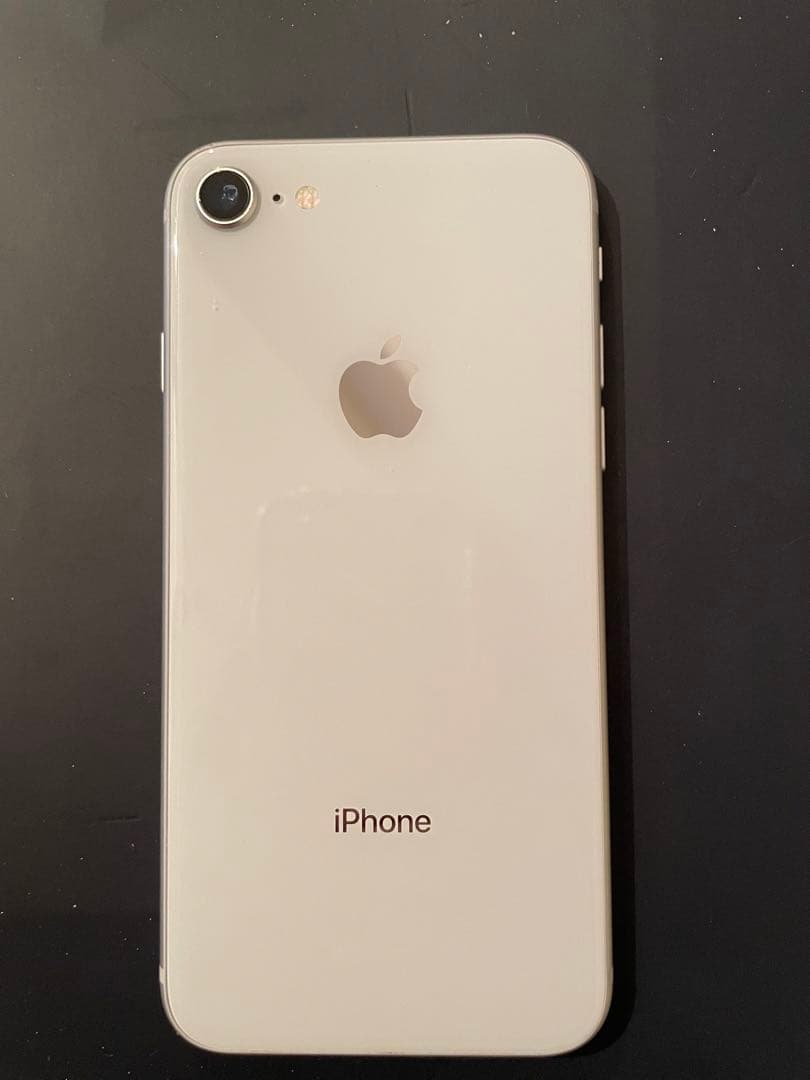 Apple iPhone 8 ホワイト 本体　SIMフリー