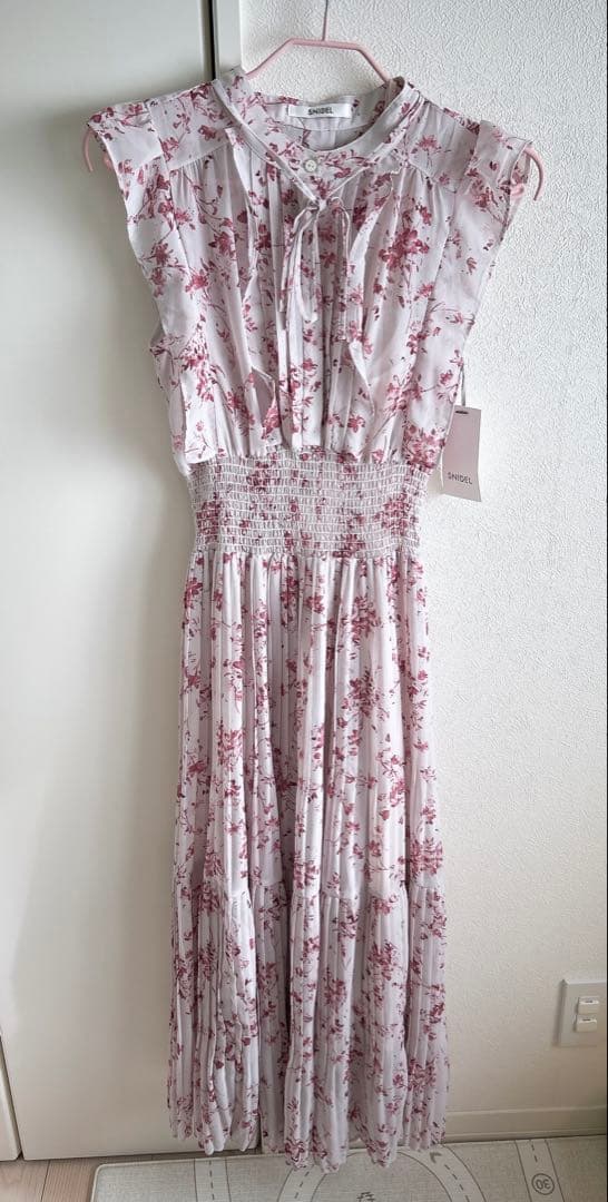 【新品未使用】SNIDEL フラワープリント ワンピース