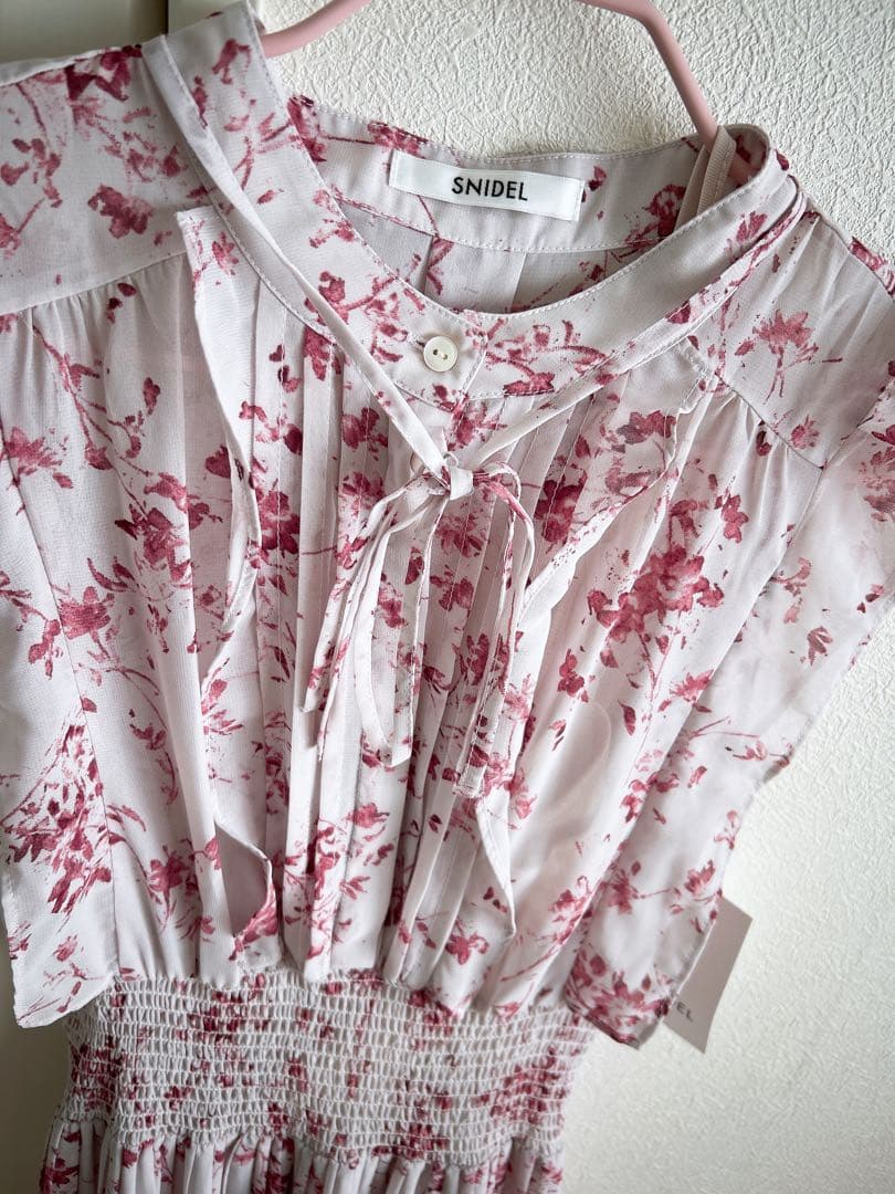 【新品未使用】SNIDEL フラワープリント ワンピース
