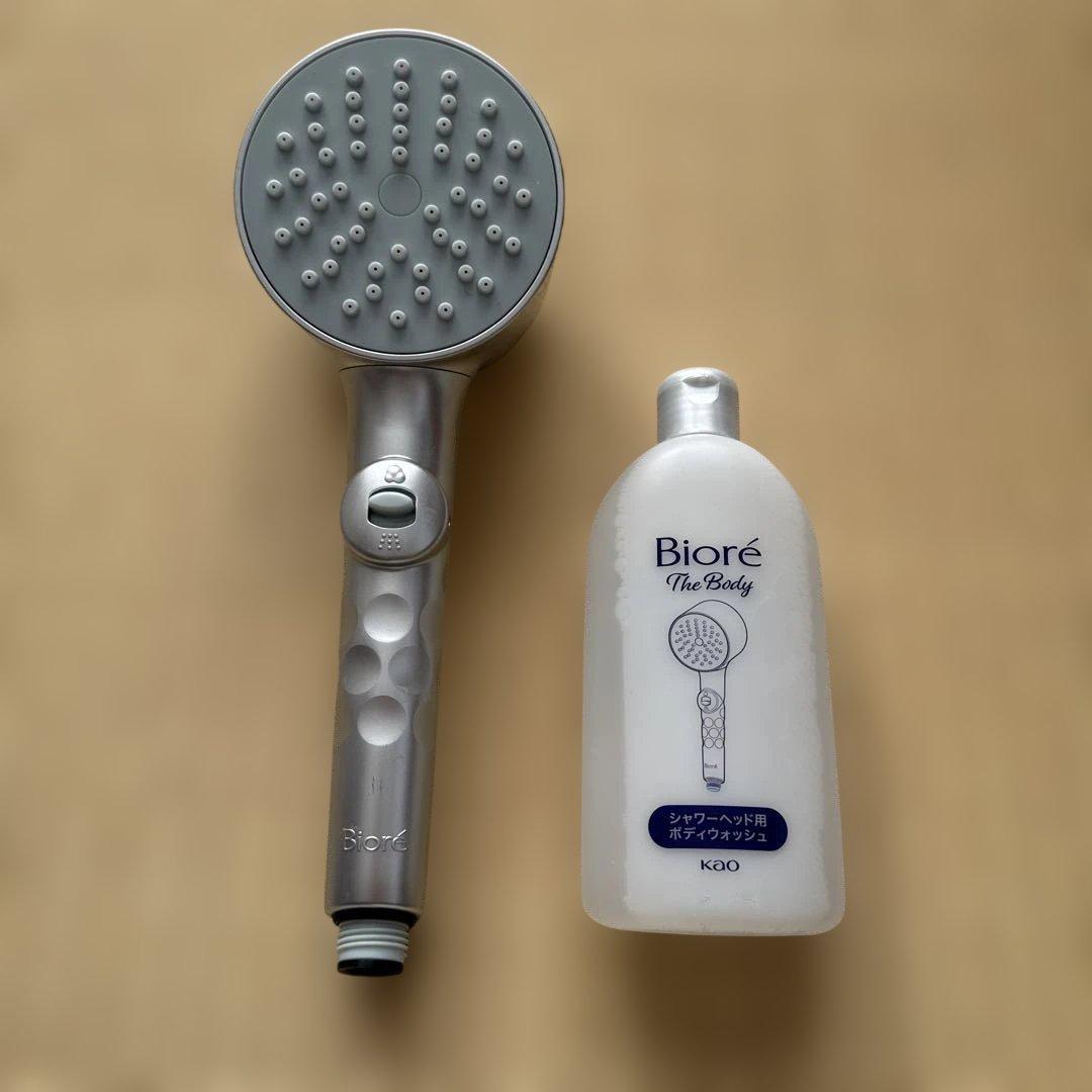 シャワーヘッドとBioreボディソープセット