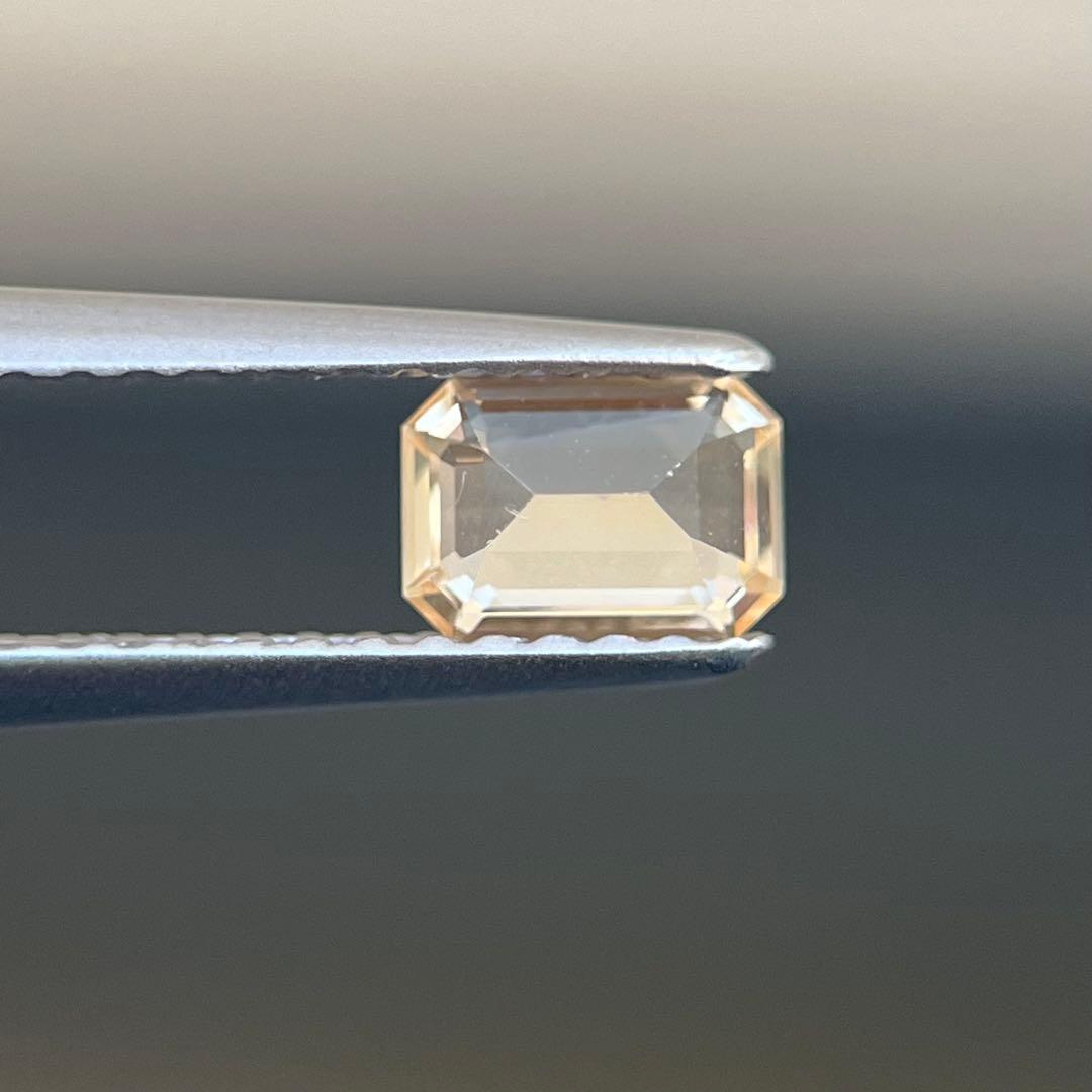 スリランカ産非加熱天然イエローブラウンサファイアルース