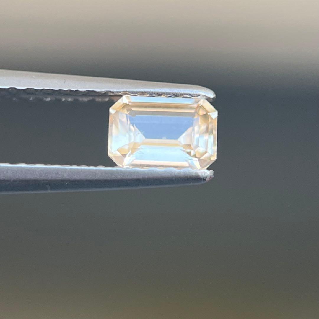 スリランカ産非加熱天然イエローブラウンサファイアルース