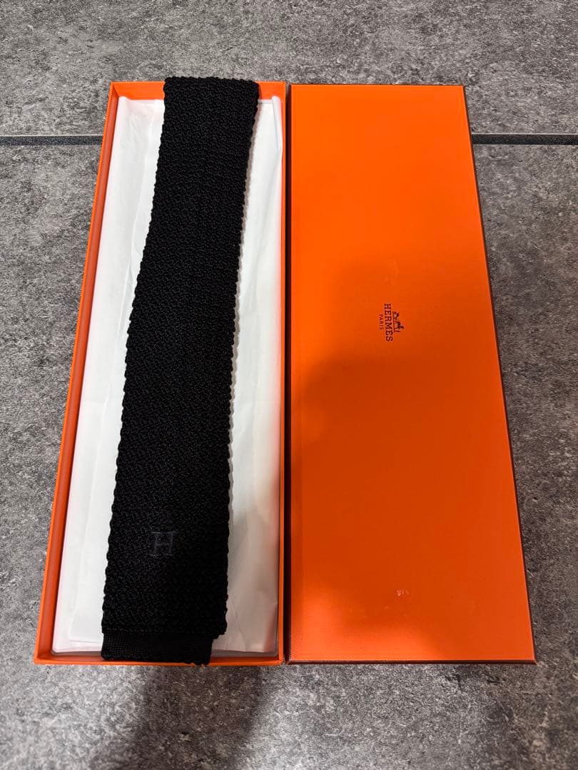 新品同様 エルメス HERMES ブラックニットタイ 専用ボックス付き