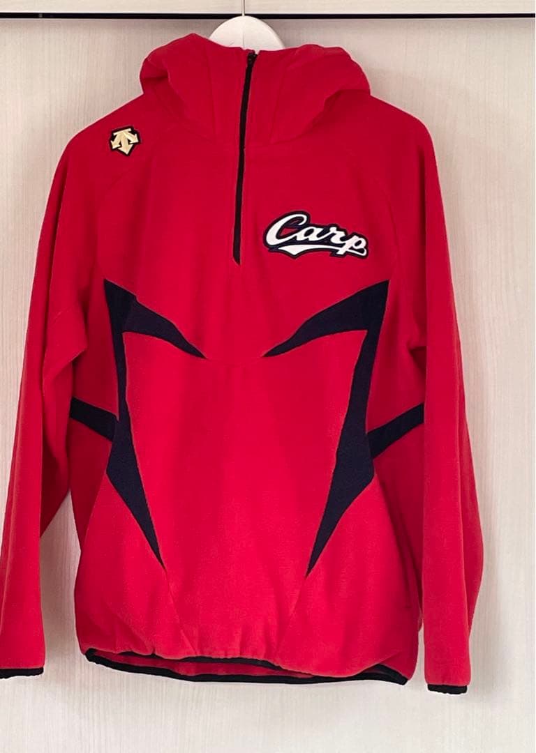カープ×デサント　フリースパーカー