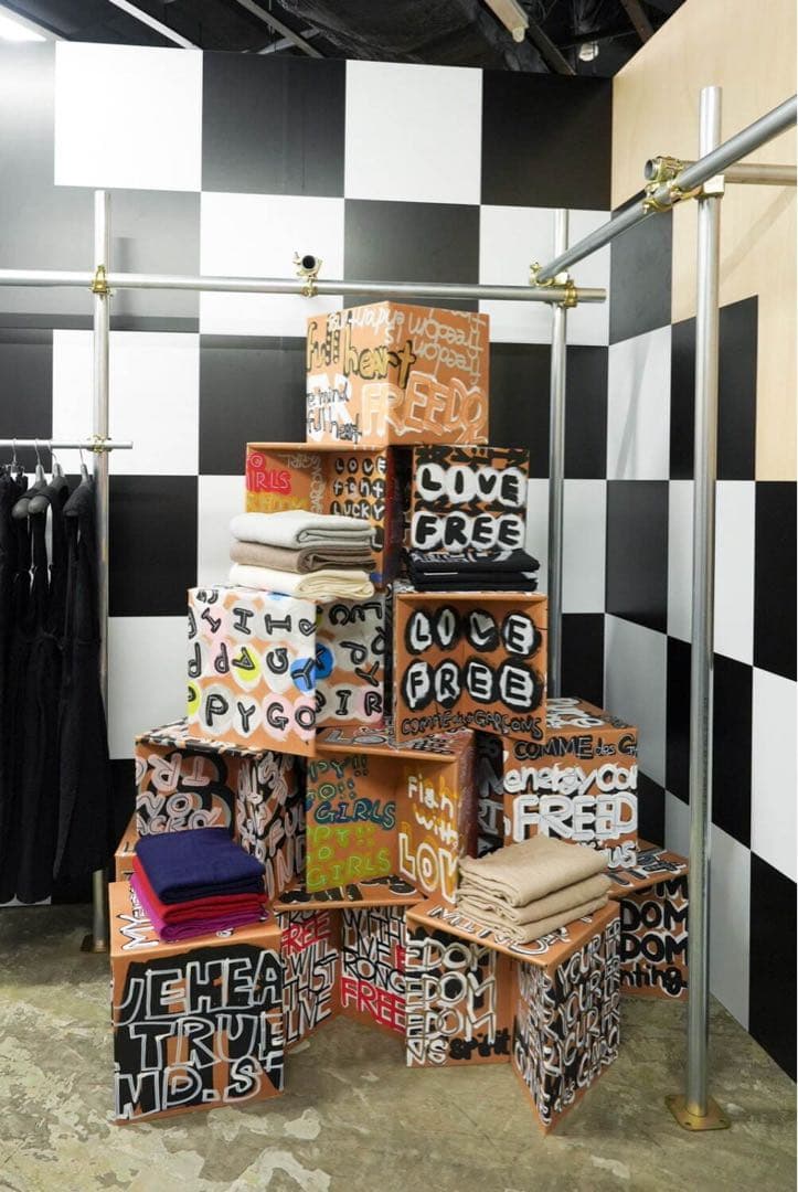 イス black and pink market market限定