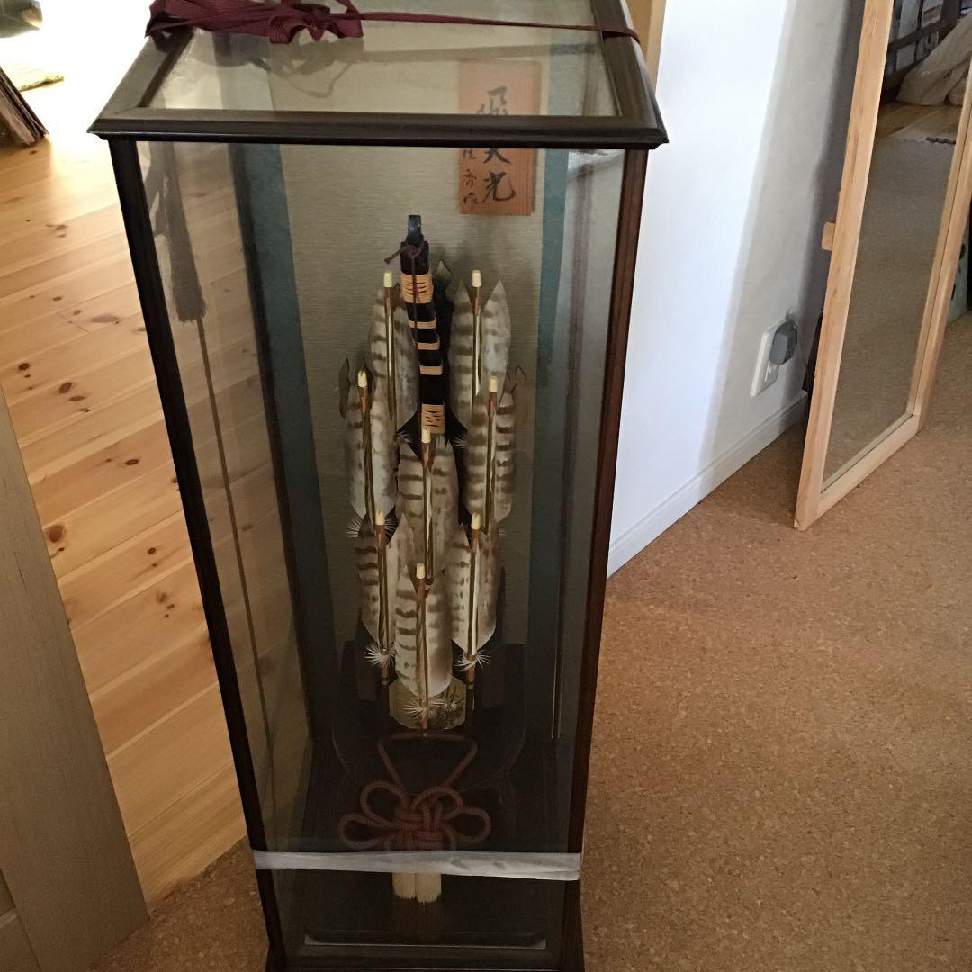 ガラスケース入り弓矢