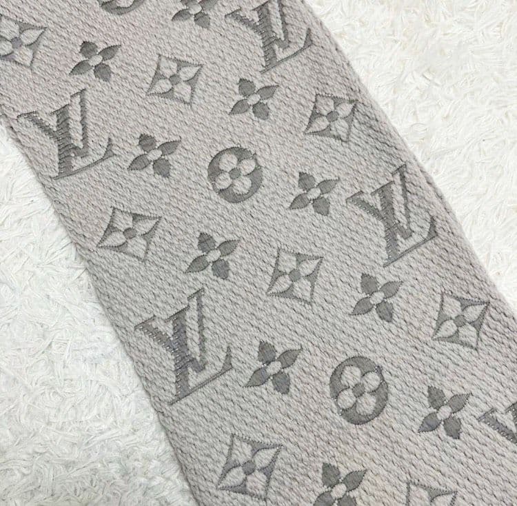 【美品】ヴィトン マフラー エシャルプ　ロゴマニア ライトグレー