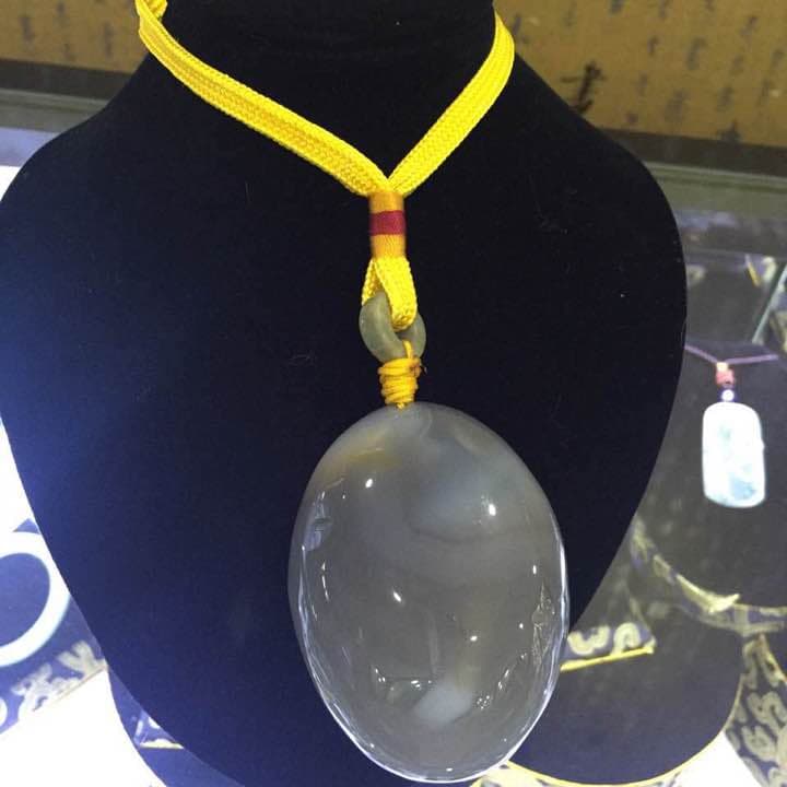 仏様握り石(玉髄)