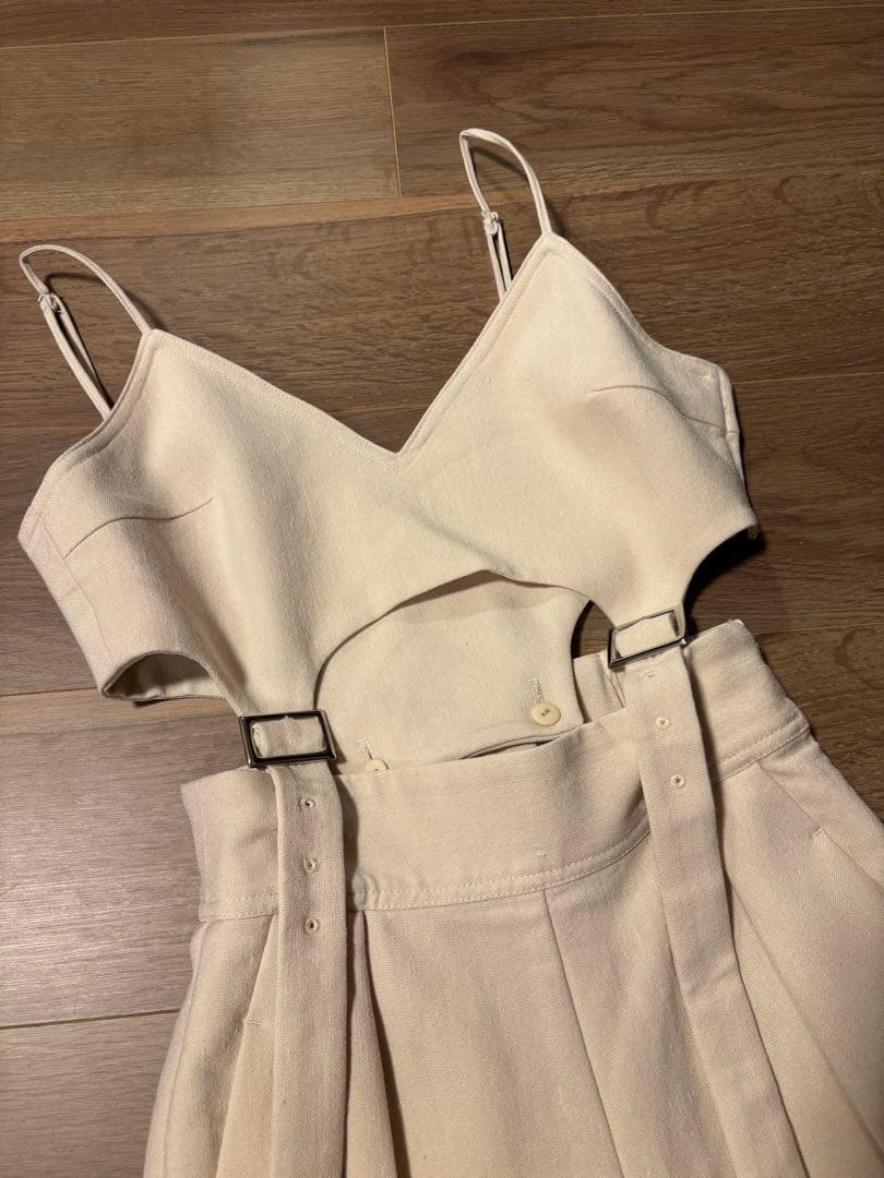 最終値下げ！メゾンスペシャル　ベージュ カットアウトオールインワン