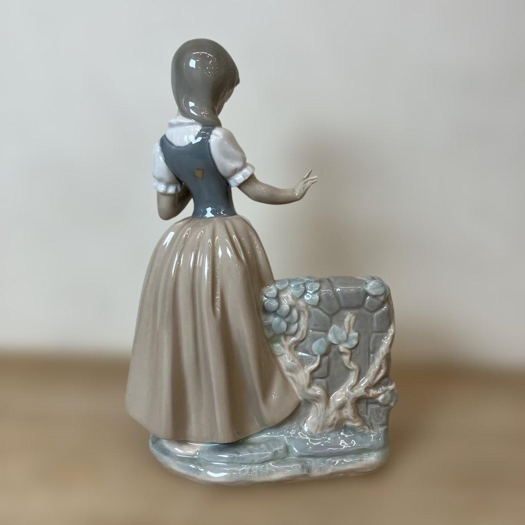 LLADRO NAO リヤドロ フィギュリン 少女と壊れたジャー 置物