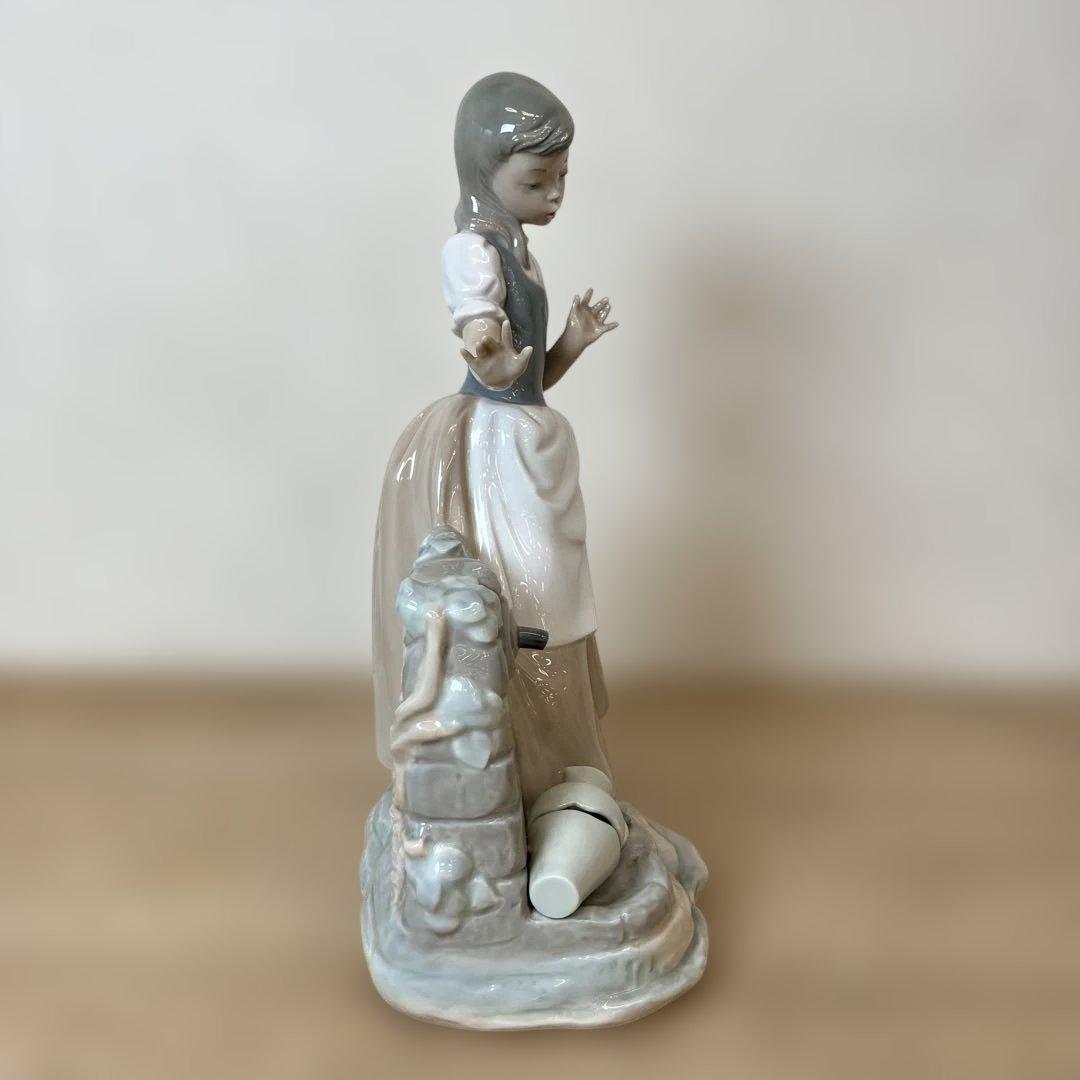 LLADRO NAO リヤドロ フィギュリン 少女と壊れたジャー 置物