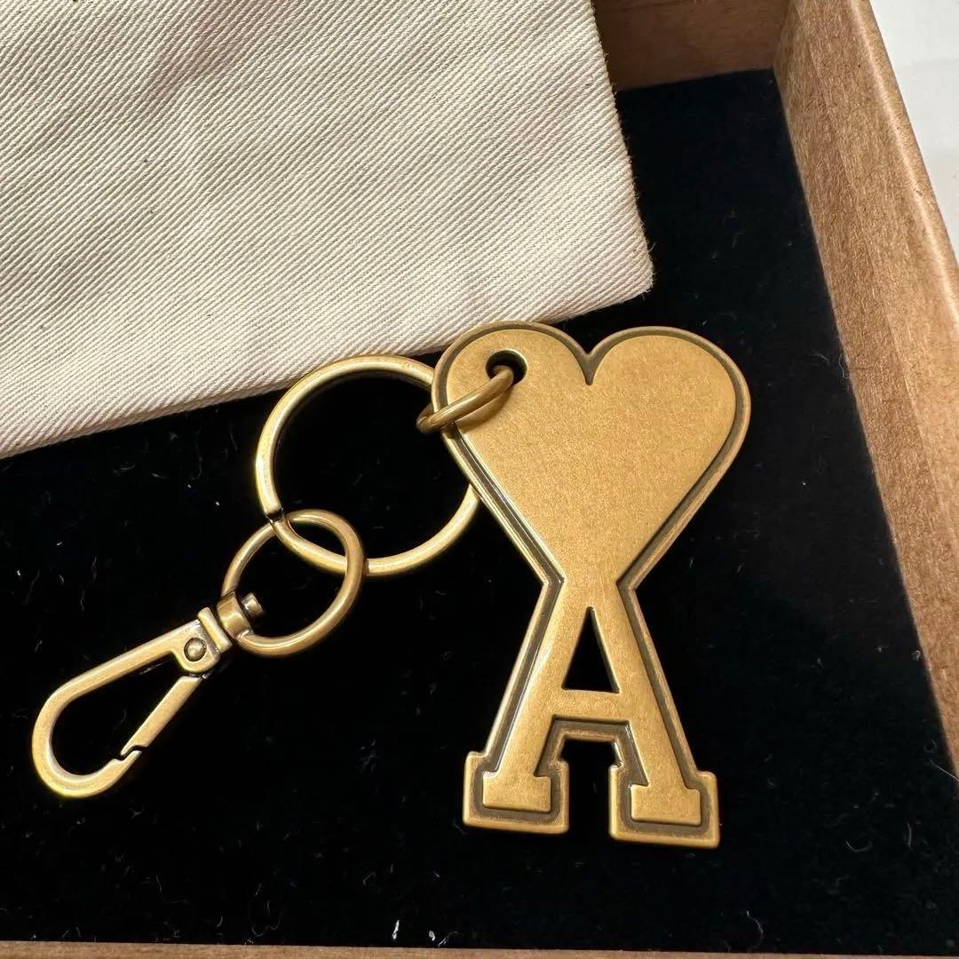 《新品》アミパリス　キーホルダー　ゴールド