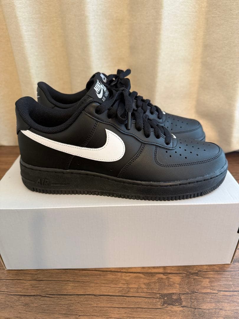 新品未使用品　Nike Air Force 1 ブラック/ホワイト