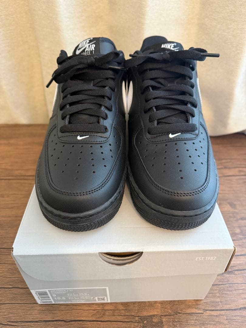 新品未使用品　Nike Air Force 1 ブラック/ホワイト