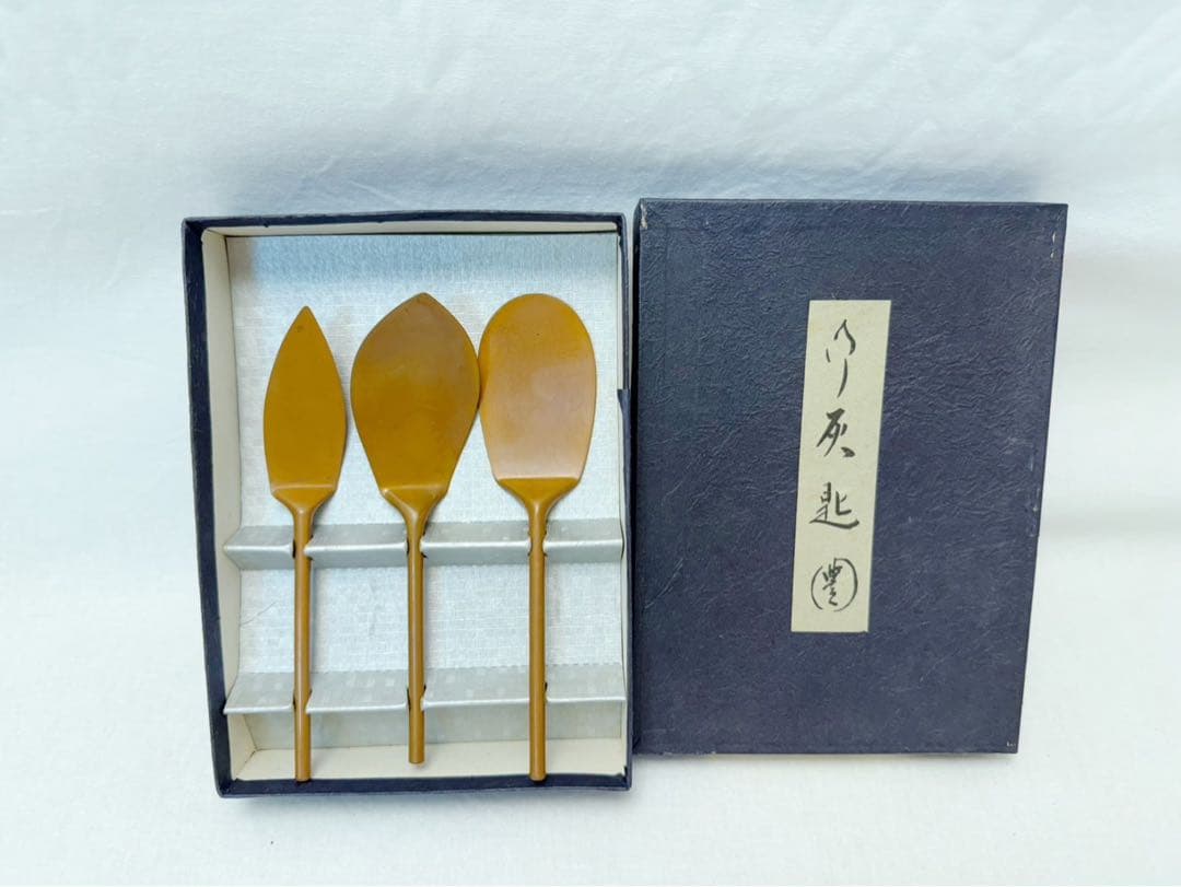 ほぼ未使用 茶道具 崇雲造 黒真塗 眉風炉 土風炉 陶印 底瓦 前瓦 火箸等元箱