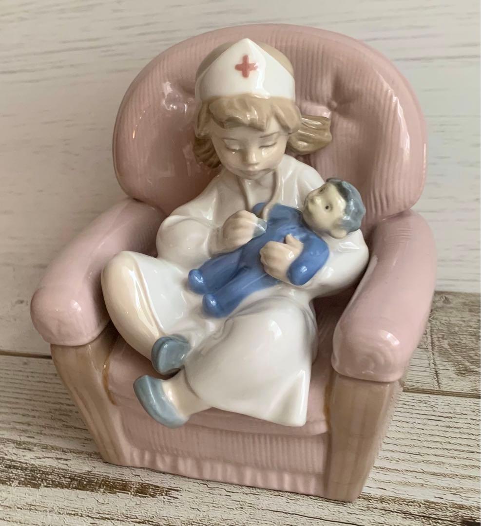 リヤドロNAO ナースごっこ 女の子 フィギュリン