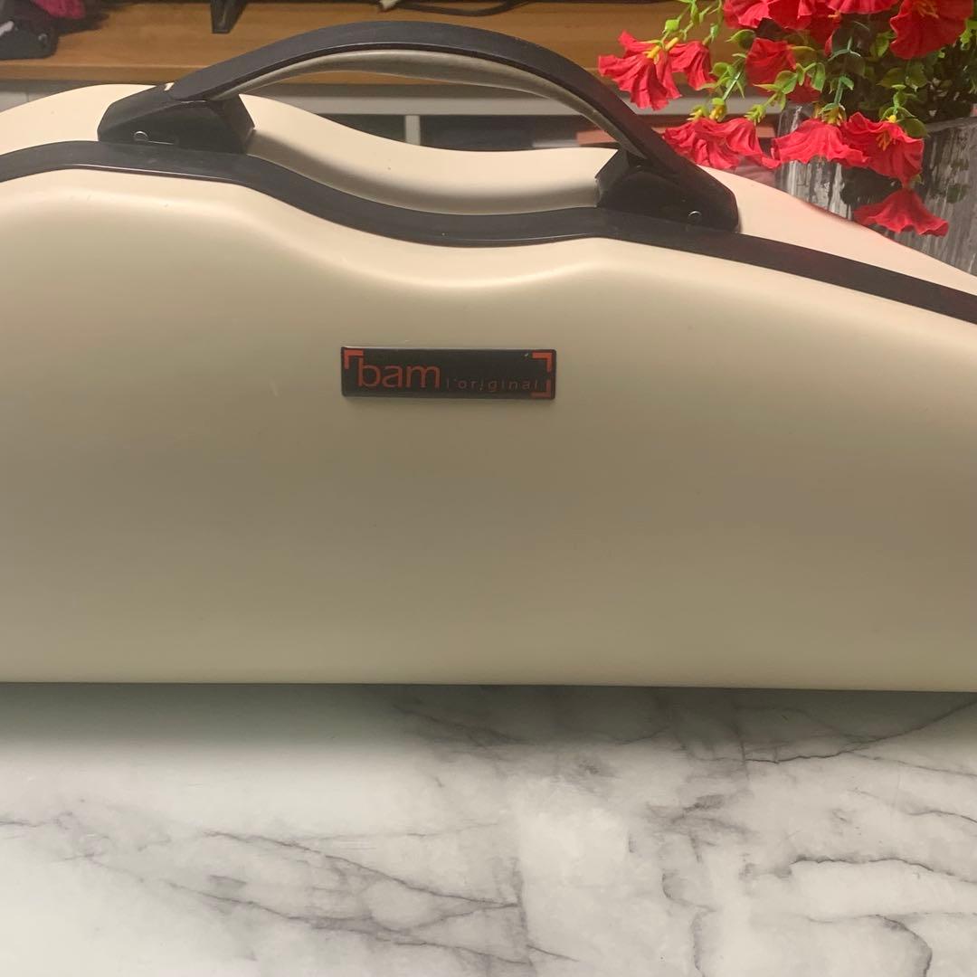 激安■bam ホワイト系 バイオリンケース半月型4/4　ロック機能付き■傷あり