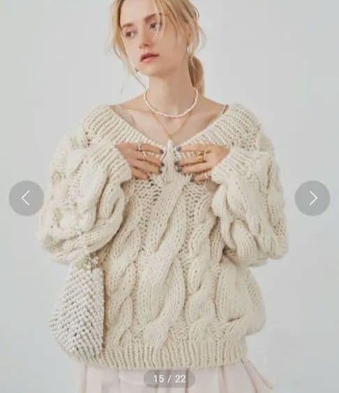 ラベルエチュード☆ボリュームケイブルVネックニット