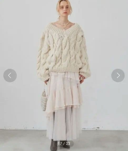 ラベルエチュード☆ボリュームケイブルVネックニット