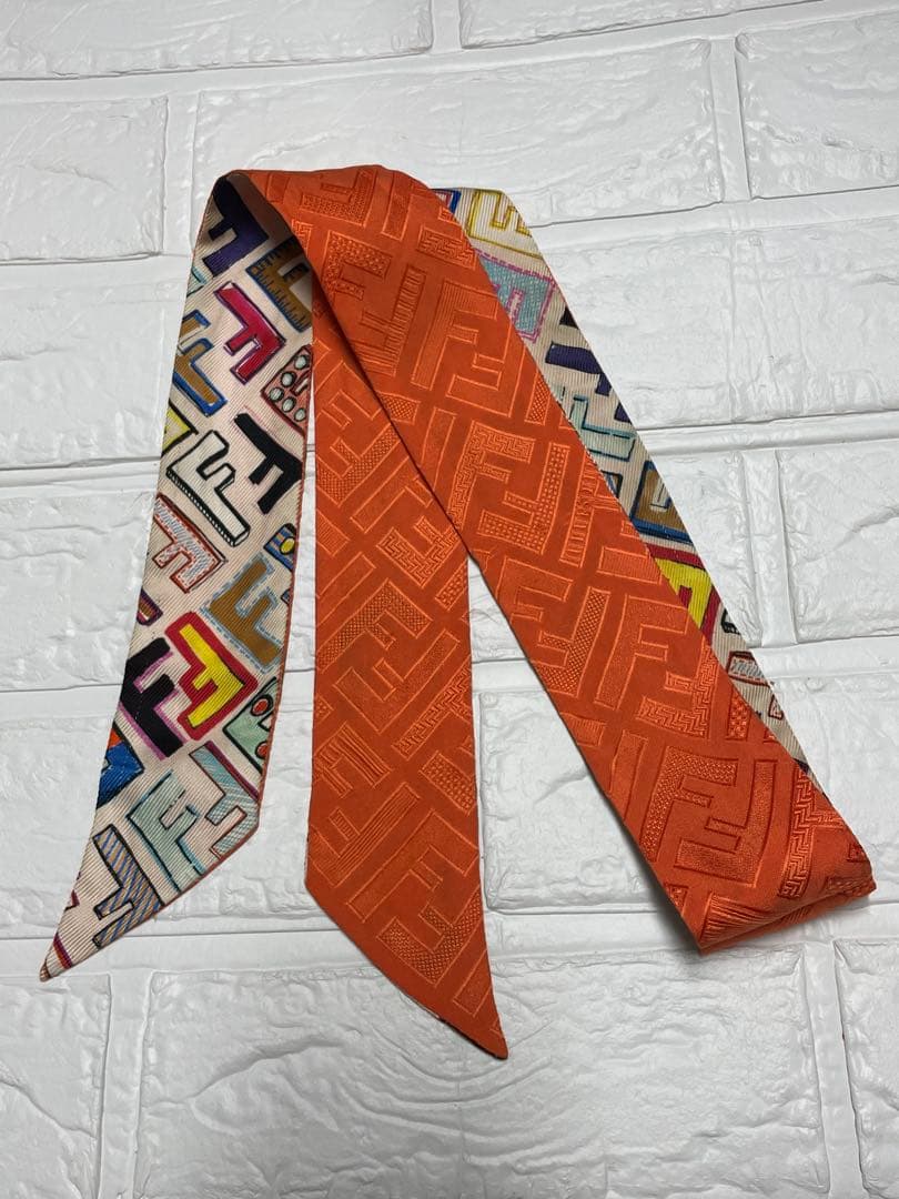 FENDIフェンディ　ラッピー　リボン　リバーシブル　スカーフ　❤︎