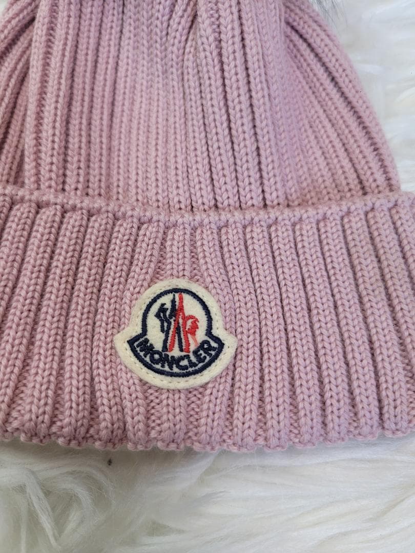 MONCLER ピンクファー付きニット帽