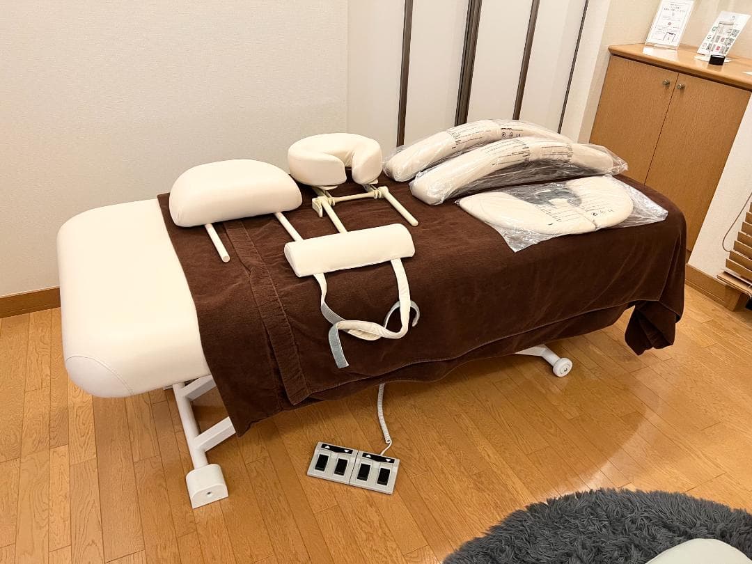 【美品・業務用】フォンタナ フィレンツェ 電動エステベッド 幅75cm｜送料込み