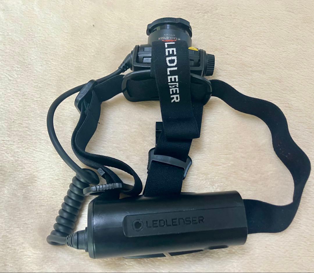 レッドレンザーLEDヘッドライト　H7R Core電池2本付きREDLENSER