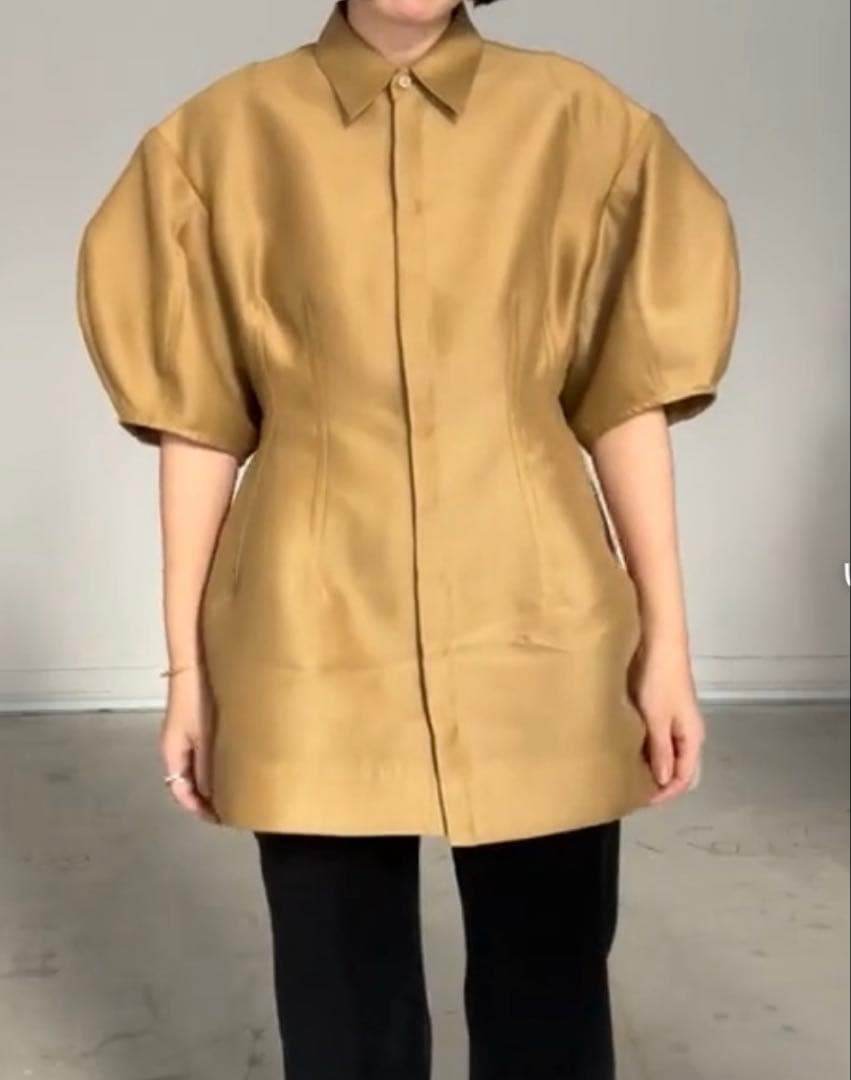 CLANE WAIST SHAPE PUFF SLEEVE TOPS サイズ2