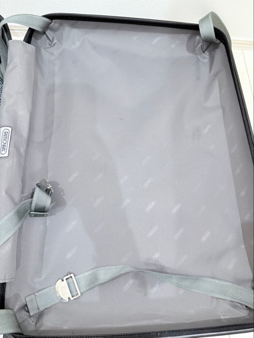 RIMOWA キャリーケース（鍵なし）