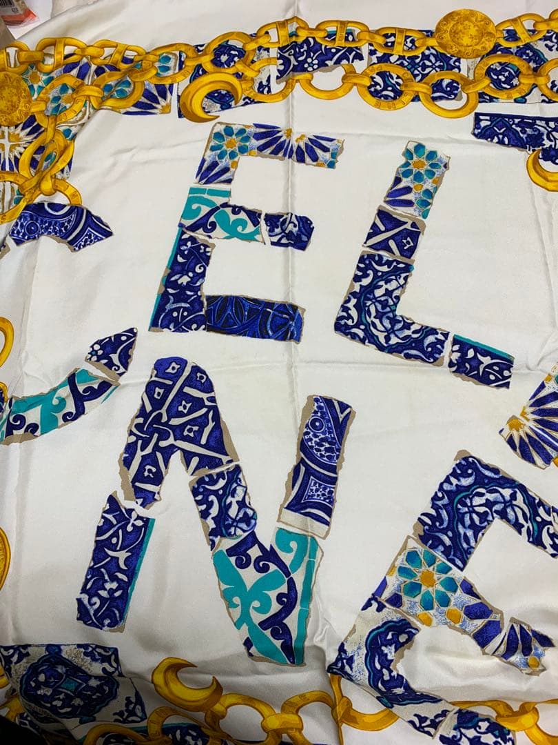 【美品】セリーヌ　CELINE　大判　スカーフ　パリ　シルク　100